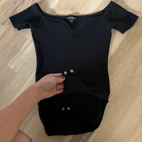 One piece bodysuit top. Flattering. - Picture 6 of 8